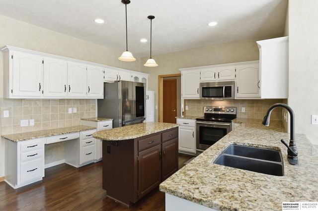 18205 Cedar Circle, Omaha, NE 68130