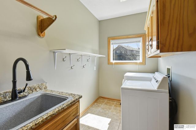 18205 Cedar Circle, Omaha, NE 68130