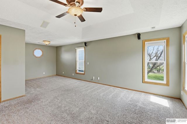 18205 Cedar Circle, Omaha, NE 68130