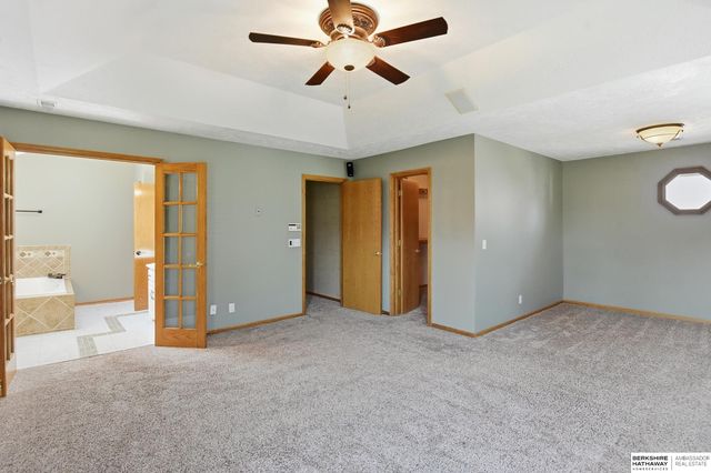 18205 Cedar Circle, Omaha, NE 68130