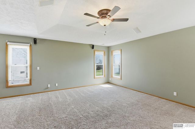 18205 Cedar Circle, Omaha, NE 68130