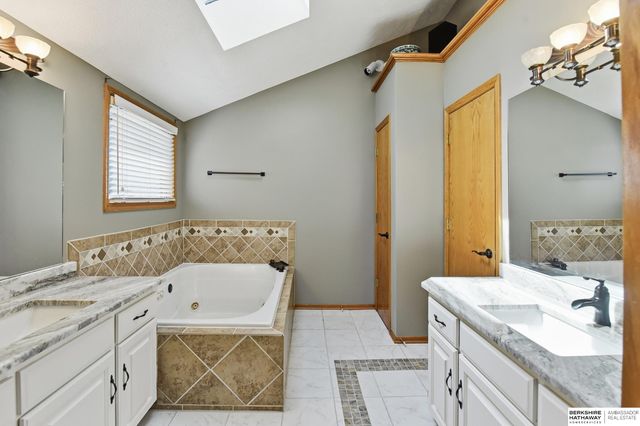 18205 Cedar Circle, Omaha, NE 68130