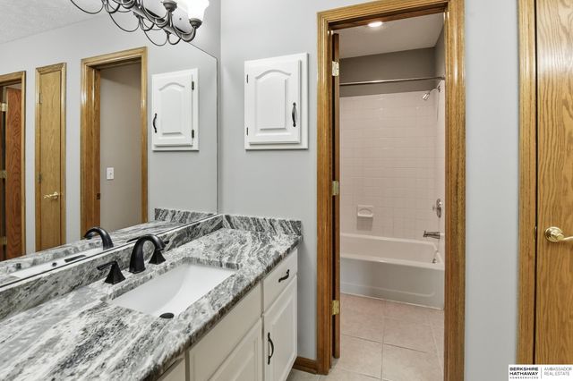 18205 Cedar Circle, Omaha, NE 68130