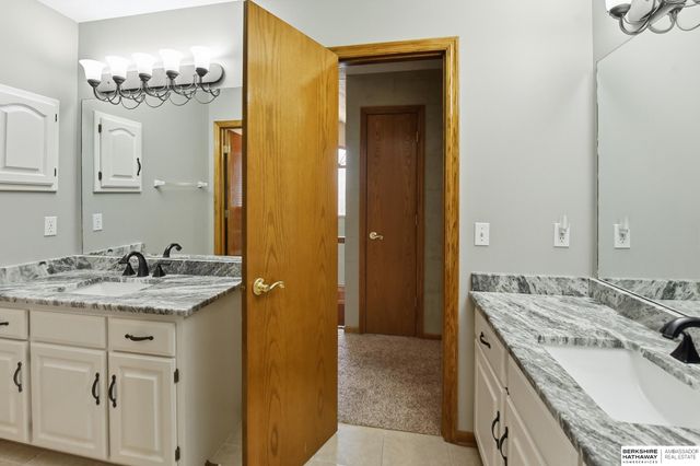 18205 Cedar Circle, Omaha, NE 68130