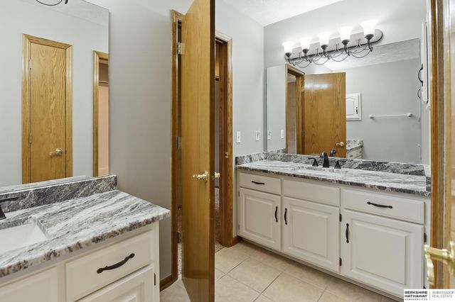 18205 Cedar Circle, Omaha, NE 68130