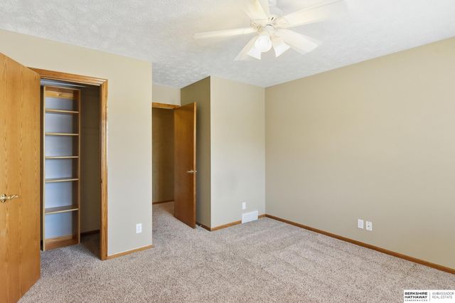 18205 Cedar Circle, Omaha, NE 68130