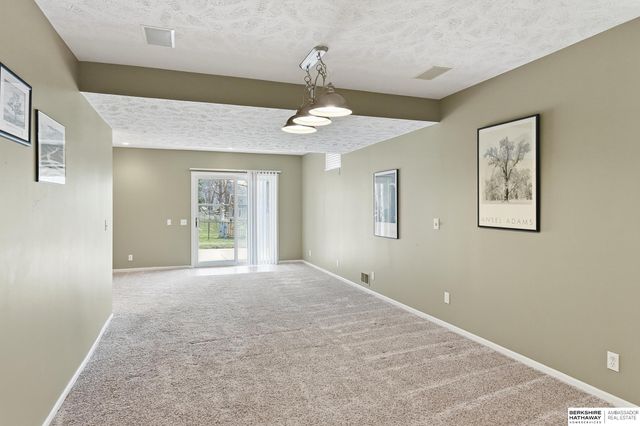18205 Cedar Circle, Omaha, NE 68130