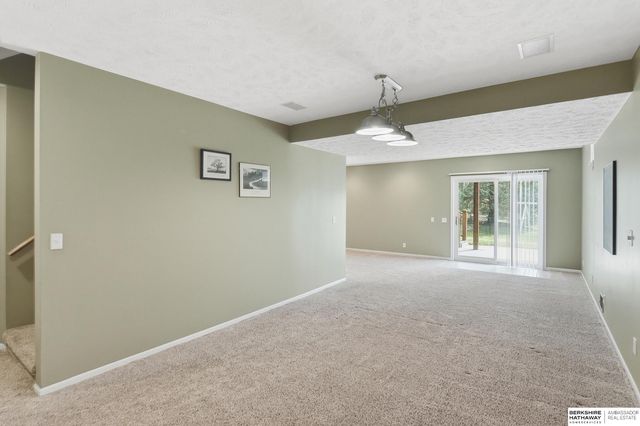 18205 Cedar Circle, Omaha, NE 68130