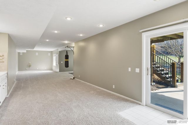 18205 Cedar Circle, Omaha, NE 68130