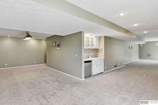 18205 Cedar Circle, Omaha, NE 68130
