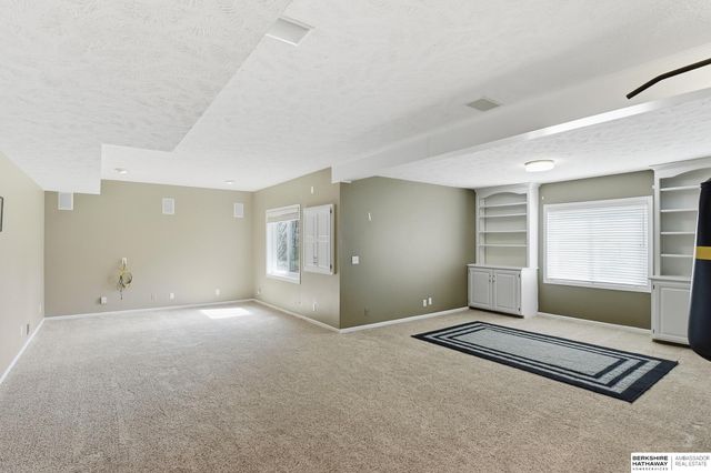 18205 Cedar Circle, Omaha, NE 68130