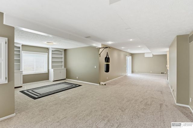 18205 Cedar Circle, Omaha, NE 68130