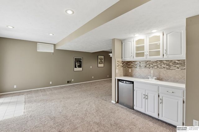 18205 Cedar Circle, Omaha, NE 68130