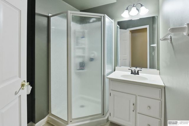 18205 Cedar Circle, Omaha, NE 68130