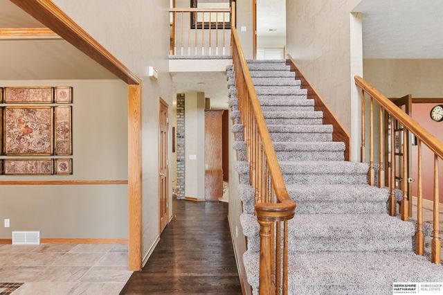 18205 Cedar Circle, Omaha, NE 68130