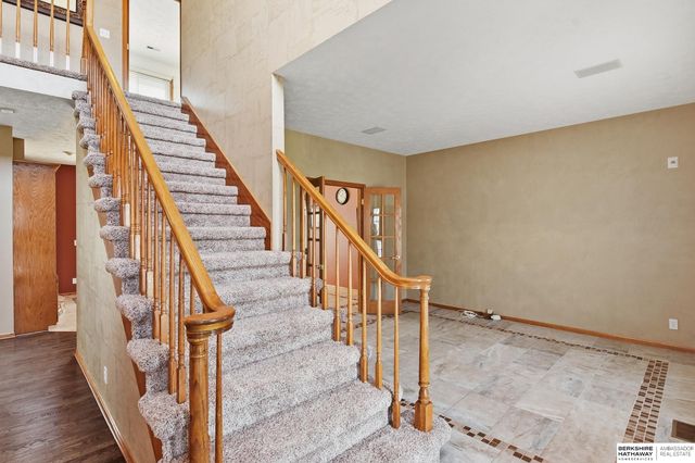 18205 Cedar Circle, Omaha, NE 68130