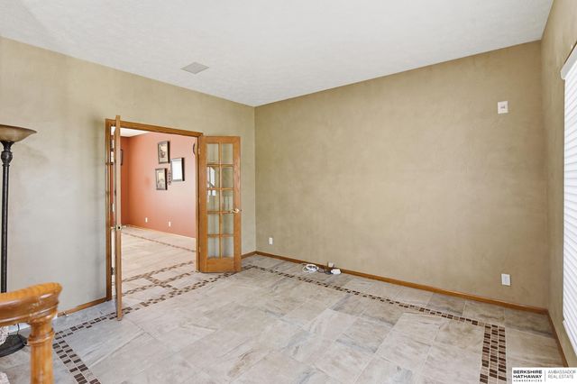 18205 Cedar Circle, Omaha, NE 68130