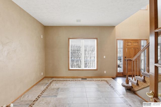 18205 Cedar Circle, Omaha, NE 68130