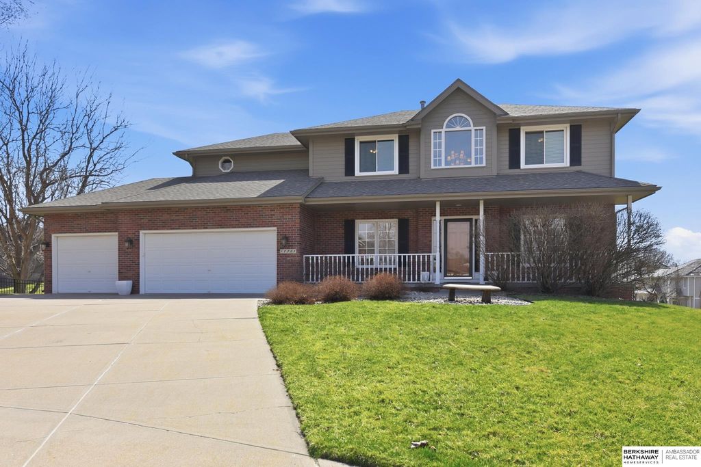 18205 Cedar Circle, Omaha, NE 68130