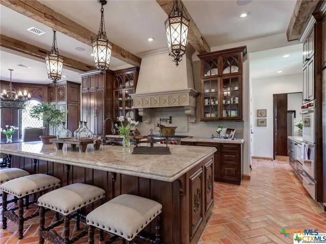 208 Creekridge Dr., Victoria, TX 77904