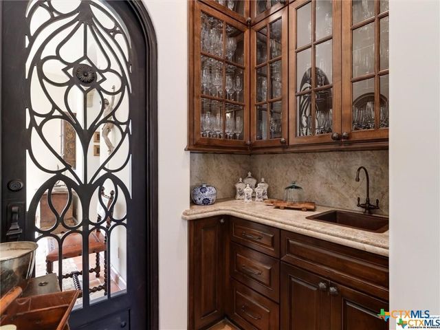 208 Creekridge Dr., Victoria, TX 77904