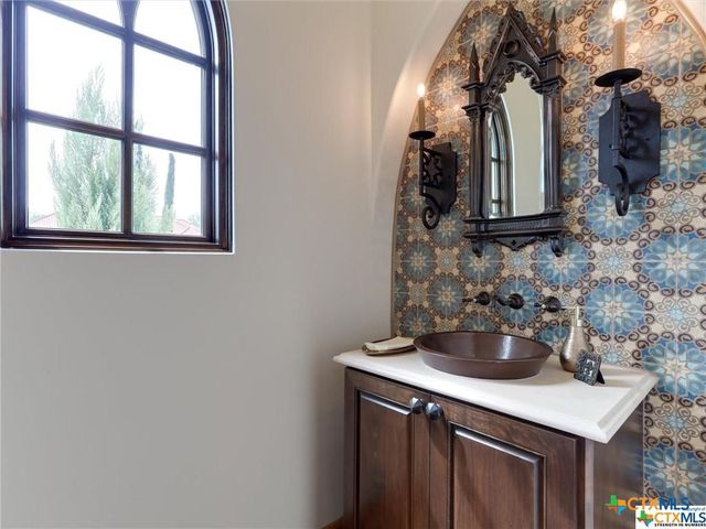 208 Creekridge Dr., Victoria, TX 77904