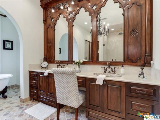 208 Creekridge Dr., Victoria, TX 77904