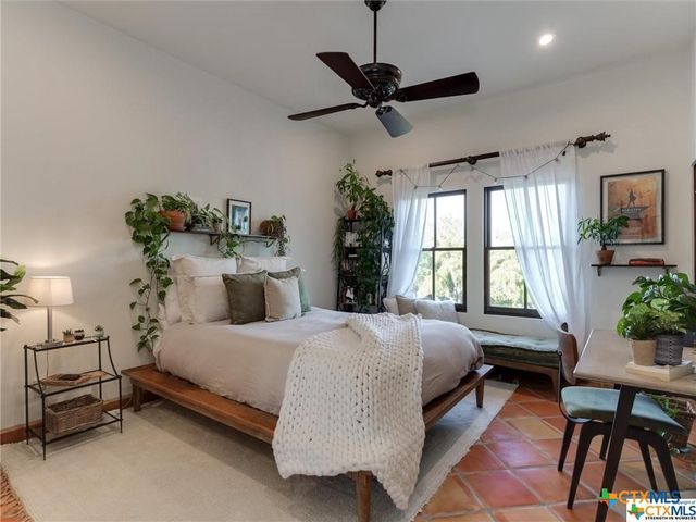 208 Creekridge Dr., Victoria, TX 77904