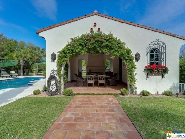 208 Creekridge Dr., Victoria, TX 77904