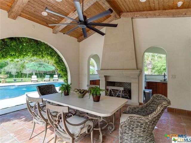 208 Creekridge Dr., Victoria, TX 77904