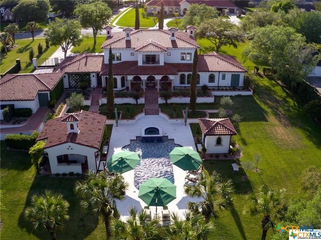 208 Creekridge Dr., Victoria, TX 77904