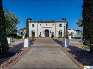 208 Creekridge Dr., Victoria, TX 77904