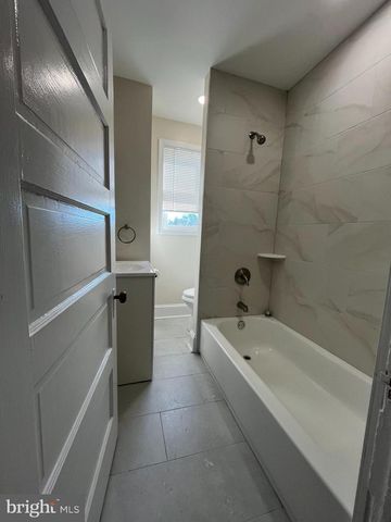 85-B W LINCOLN HWY, Langhorne, PA 19047