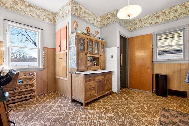 1108 N GILLETT STREET, Appleton, WI 54914