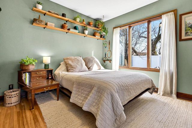 1108 N GILLETT STREET, Appleton, WI 54914