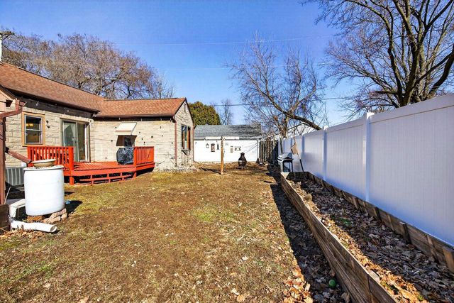 1108 N GILLETT STREET, Appleton, WI 54914