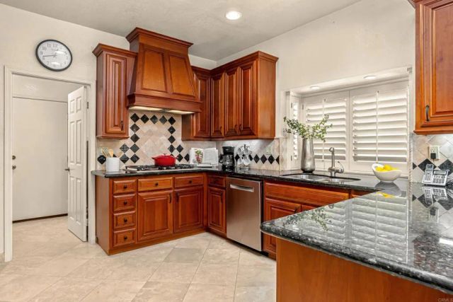 2587 Magellan Lane, Vista, CA 92081