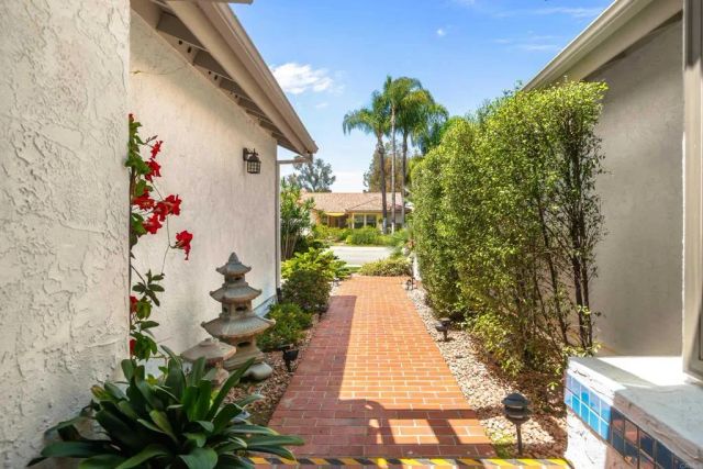 2587 Magellan Lane, Vista, CA 92081
