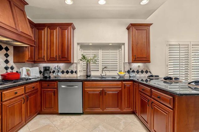 2587 Magellan Lane, Vista, CA 92081
