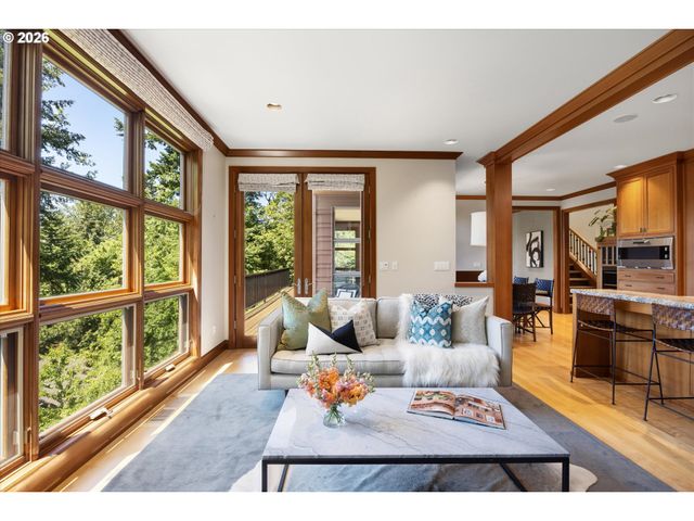 4633 Sw HILLSIDE Dr, Portland, OR 97221