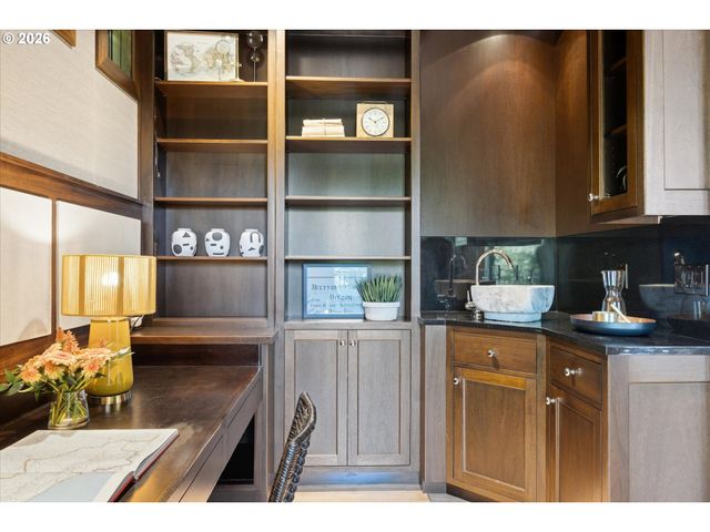4633 Sw HILLSIDE Dr, Portland, OR 97221