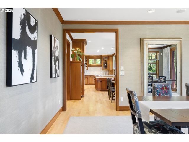 4633 Sw HILLSIDE Dr, Portland, OR 97221