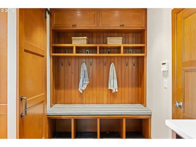 4633 Sw HILLSIDE Dr, Portland, OR 97221