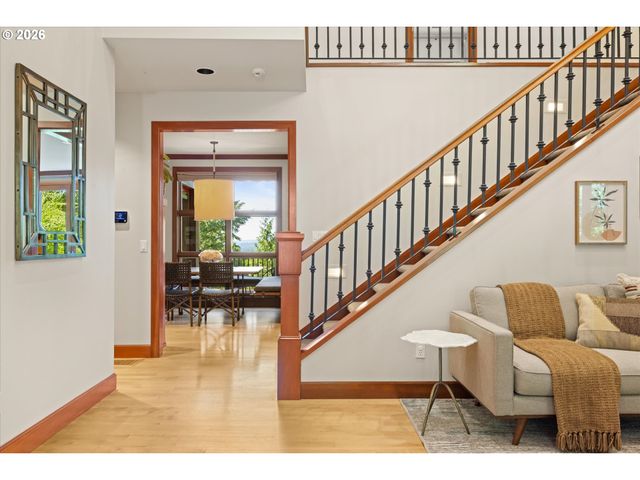 4633 Sw HILLSIDE Dr, Portland, OR 97221