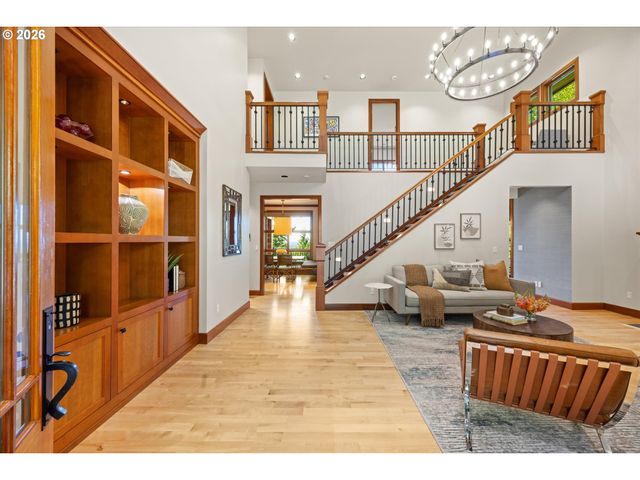 4633 Sw HILLSIDE Dr, Portland, OR 97221