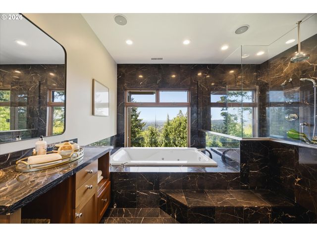 4633 Sw HILLSIDE Dr, Portland, OR 97221