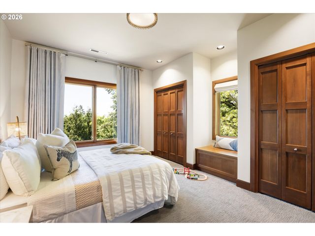 4633 Sw HILLSIDE Dr, Portland, OR 97221