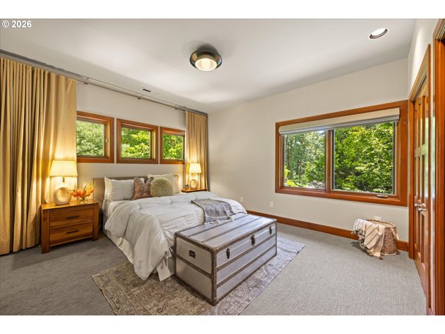 4633 Sw HILLSIDE Dr, Portland, OR 97221