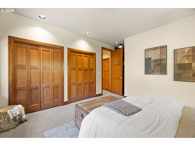 4633 Sw HILLSIDE Dr, Portland, OR 97221