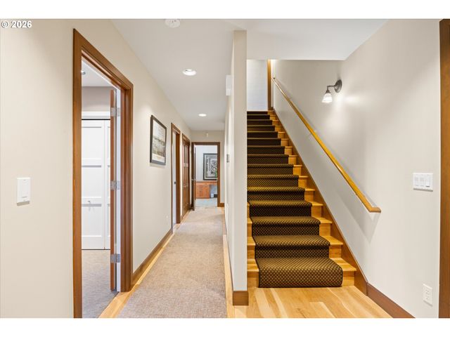 4633 Sw HILLSIDE Dr, Portland, OR 97221